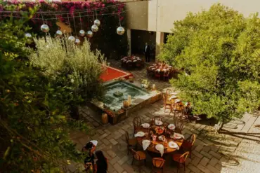 Accueillir des invités non-musulmans à un mariage marocain traditionnel