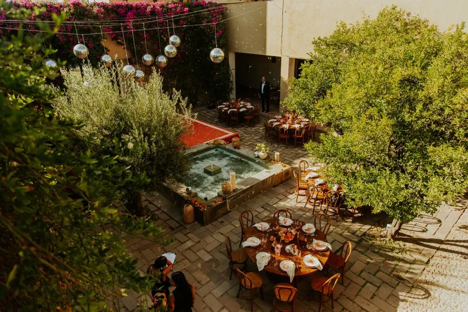 Accueillir des invités non-musulmans à un mariage marocain traditionnel
