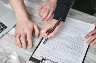 Assurance annulation mariage étranger : guide complet 2026