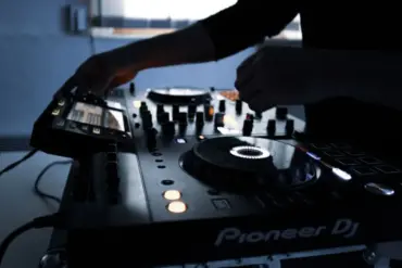 DJ vs orchestre live pour mariage au Maroc : guide 2026