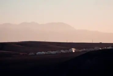 Mariage au coucher du soleil à Agafay : logistique et timing