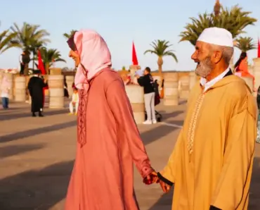 Tenue traditionnelle du marié au Maroc : le guide complet 2026
