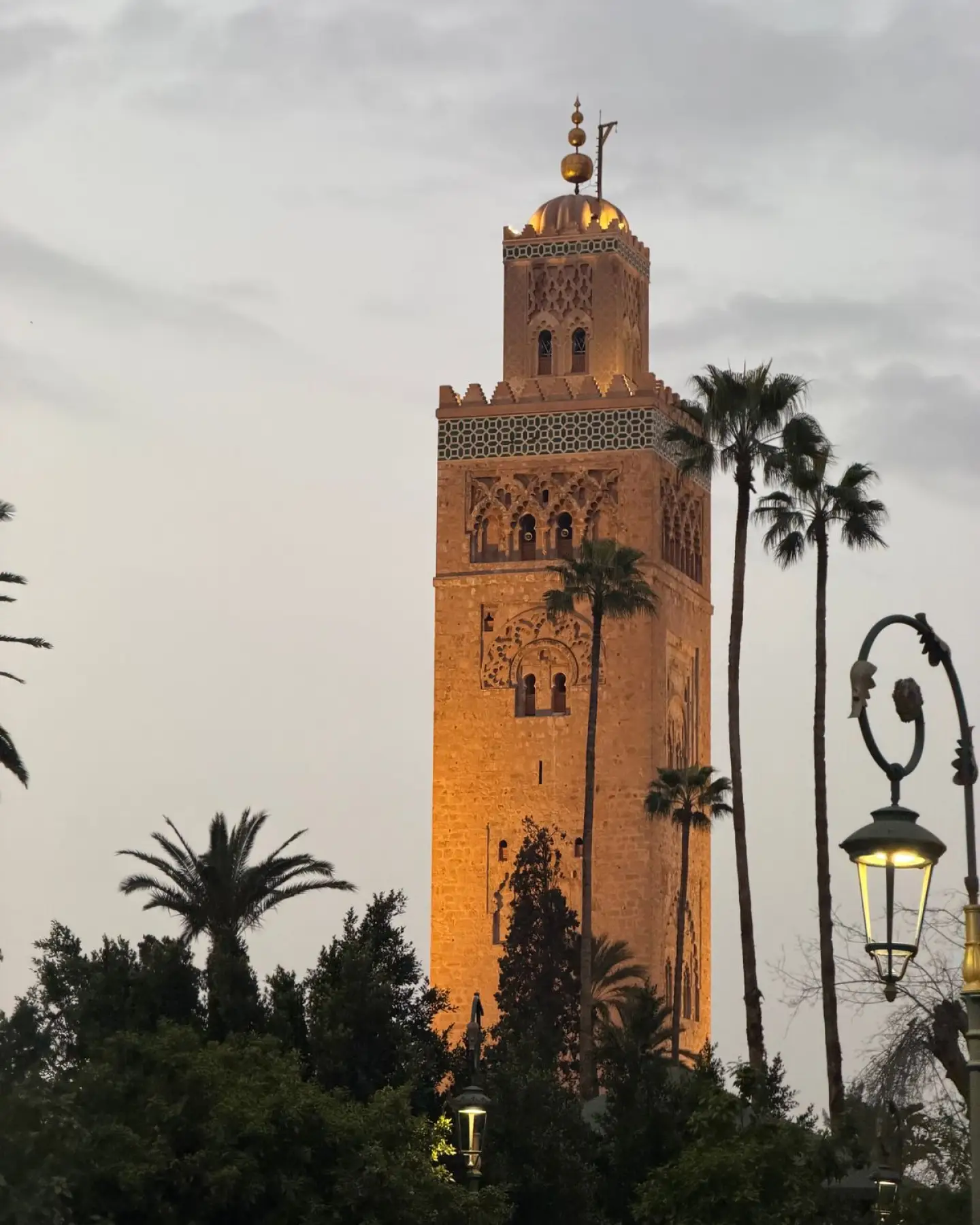 Le minaret de la Koutoubia et les palmiers, à Marrakech